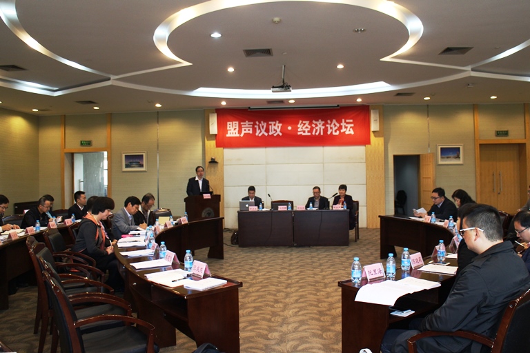 新常态与民营经济发展"新经济,新业态"两大主题进行研讨互动,燕洪国